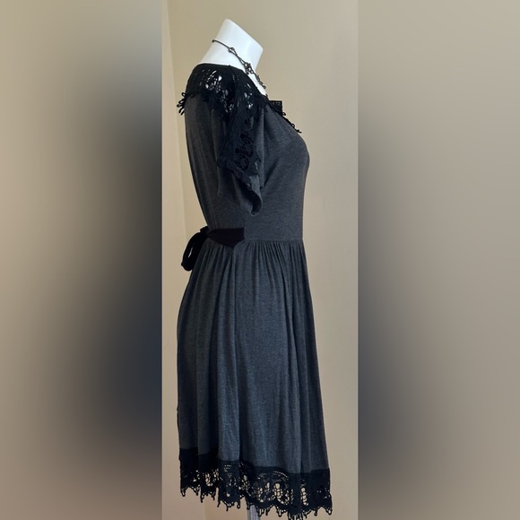 Kimi & Kai Gray Soft Stretch Fabric W Lace Neckline Bottom Maternity SZ S No Tag - Picture 3 of 14